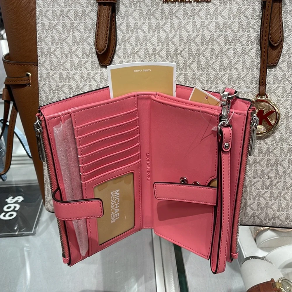 MICHAEL KORS JET SET TRAVEL 35S3GTVW7J LIGHT SAGE LG DOUBLE ZIP WRISTLET-WALLET - Picture 12 of 16